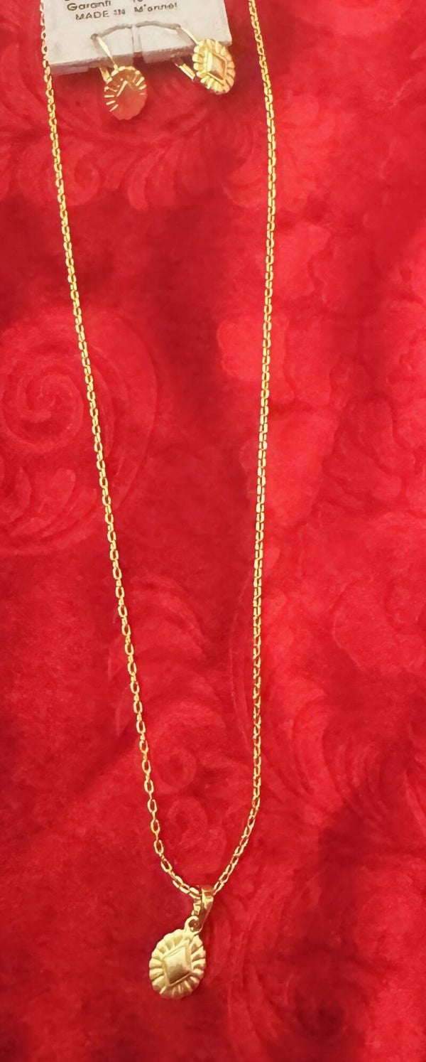 Women Gold Plated with Rose Color Necklace and Earrings. Beautiful Oval like Design With Diamond Shape in the center