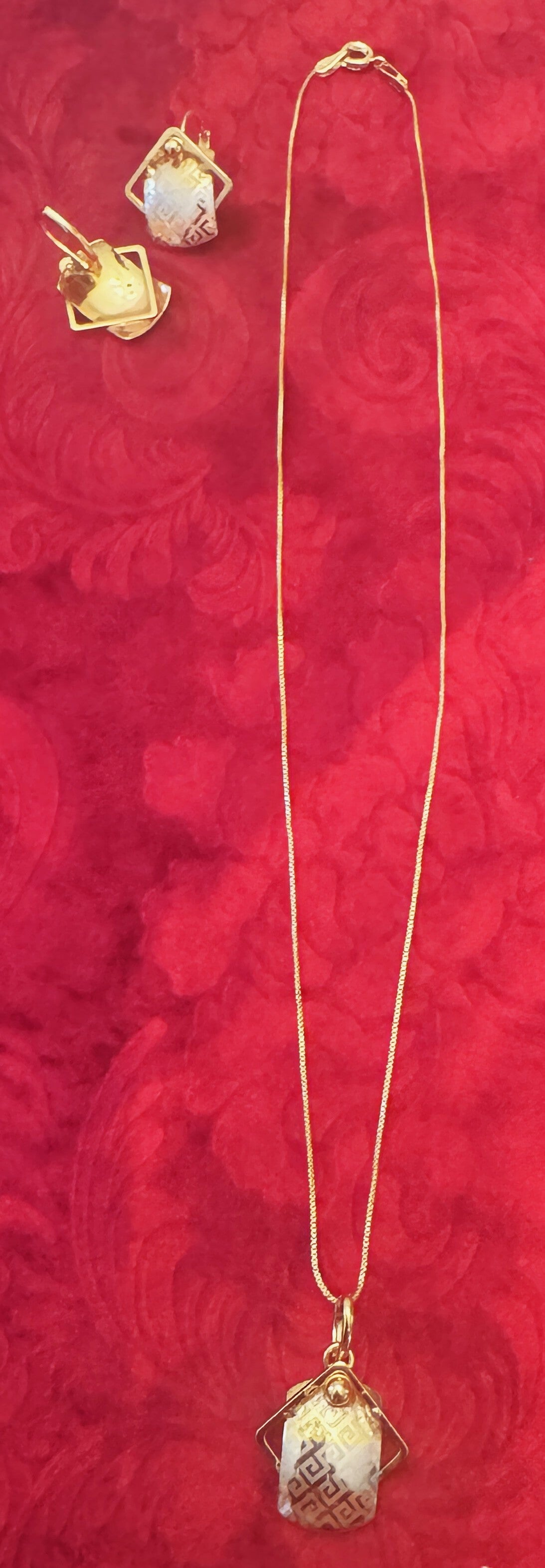 Women Gold Plated Necklace and Earrings with Silver and Rose Color. Beautiful Retanguler in Diamond with Design