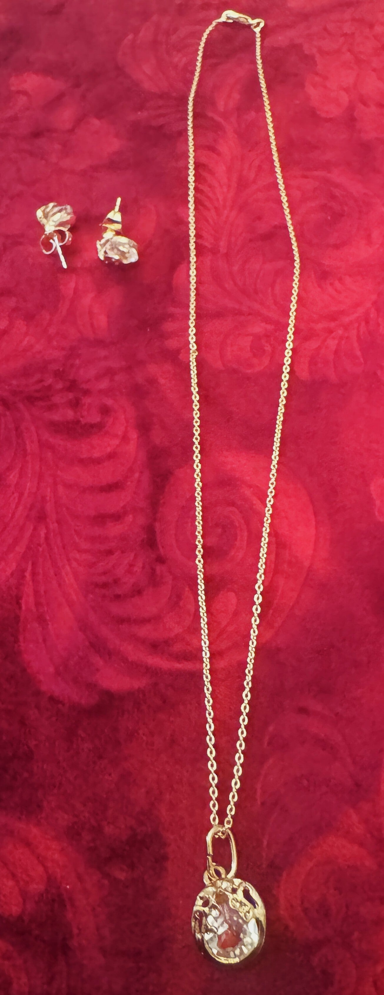 Women Gold Plated Necklace and Earrings. Beautiful Round Design Shape with CZ Stone in the Center