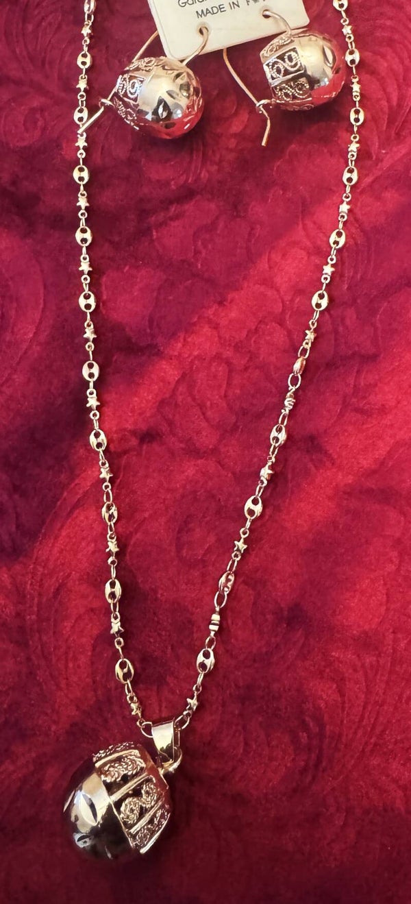Woman Gold Plated Necklace and Earrings with Beautiful large Balls with Design