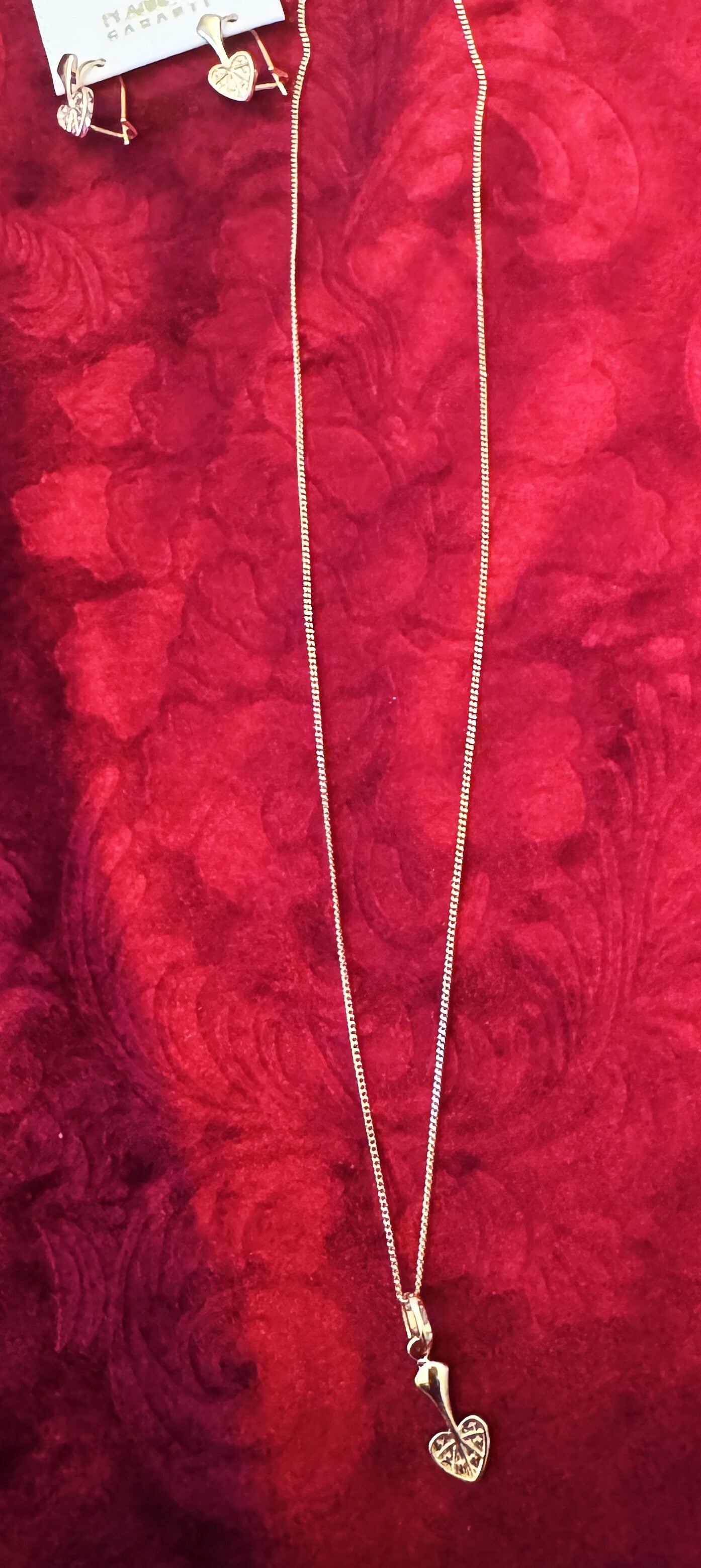 Women Gold Plated Necklace and Earrings. Beautiful Heart with Design