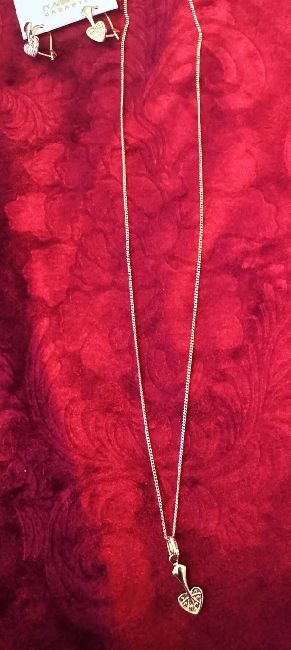 Women Gold Plated Necklace and Earrings. Beautiful Heart with Design