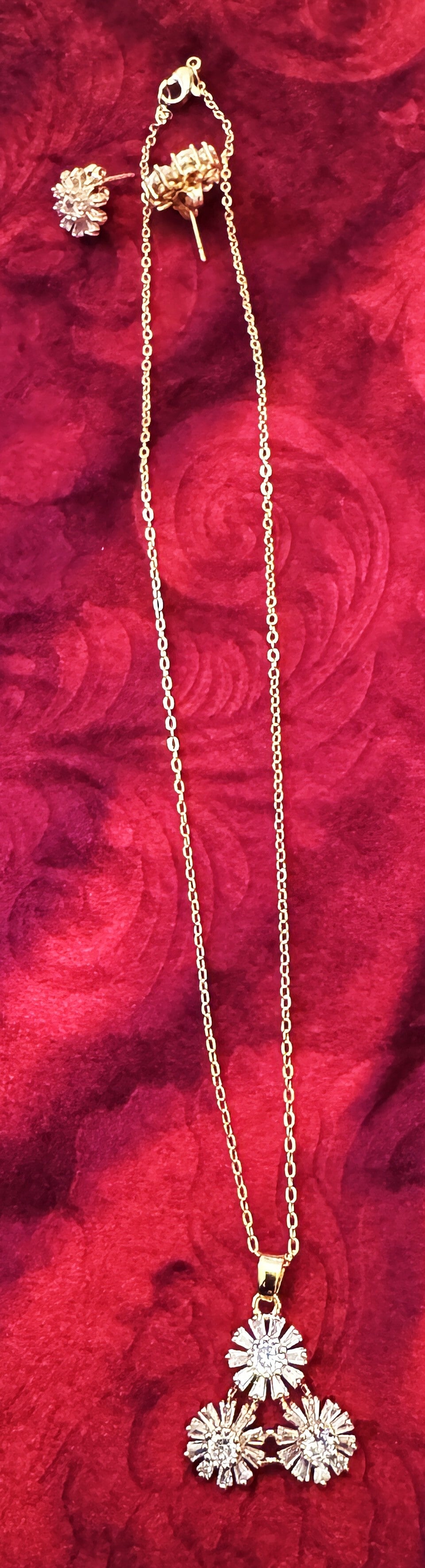 Women Gold Plated Necklace and Earrings. Beautiful Flower like Design with CZ Stone