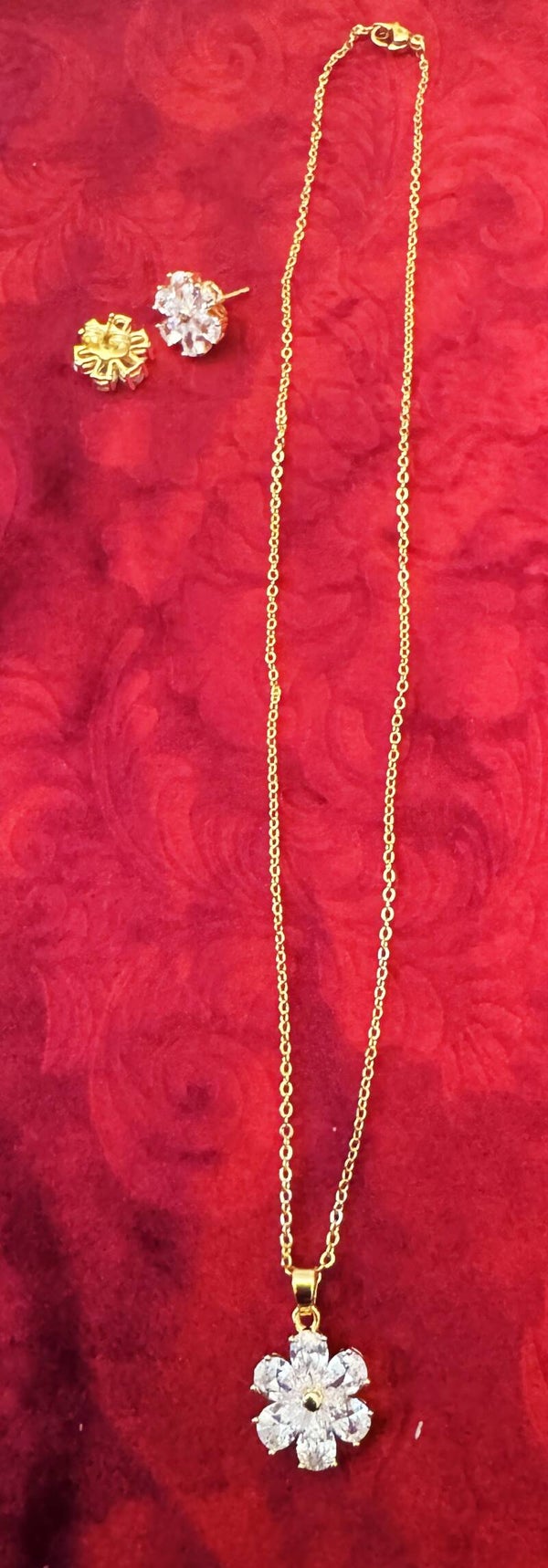 Woman Gold Plated Necklace with Beautiful Flower with CZ 6 Petals Design