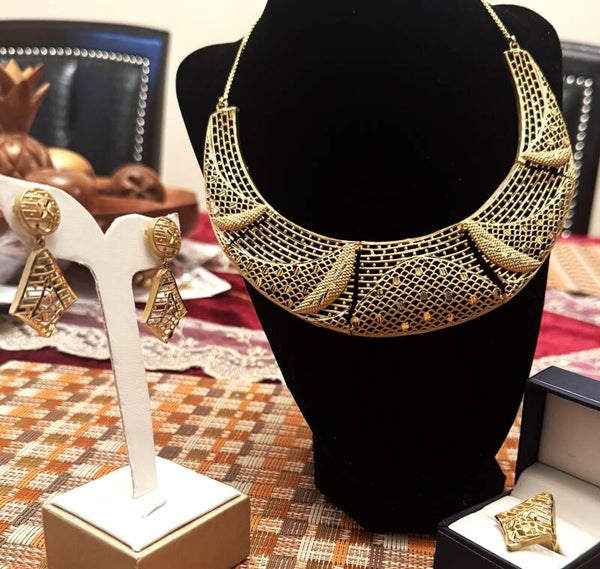 Beautiful Gold Tone Large Collar Necklace, Ring, and Earrings with Intricate Geometric Patterns