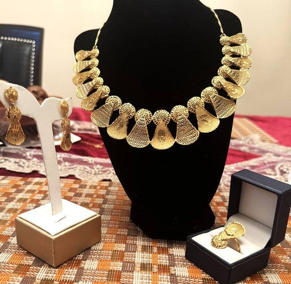 Beautiful Gold Tone Large Necklace, Ring and Earrings with Flowers/Circle and Rain Drop Designs