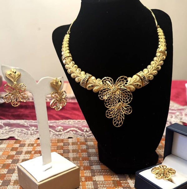Beautiful Gold Tone Large Necklace, Ring,and Earrings with Large Flower and Designs