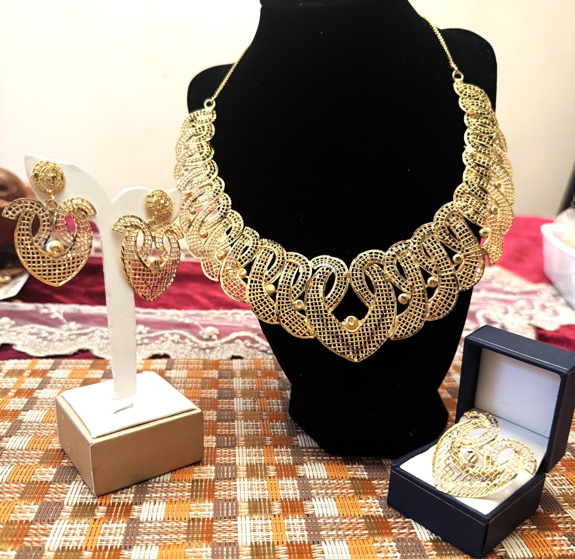 Beautiful Gold Tone Large Necklace, Ring and Earrings with Entwined Pattern withy Honeycomb Designs