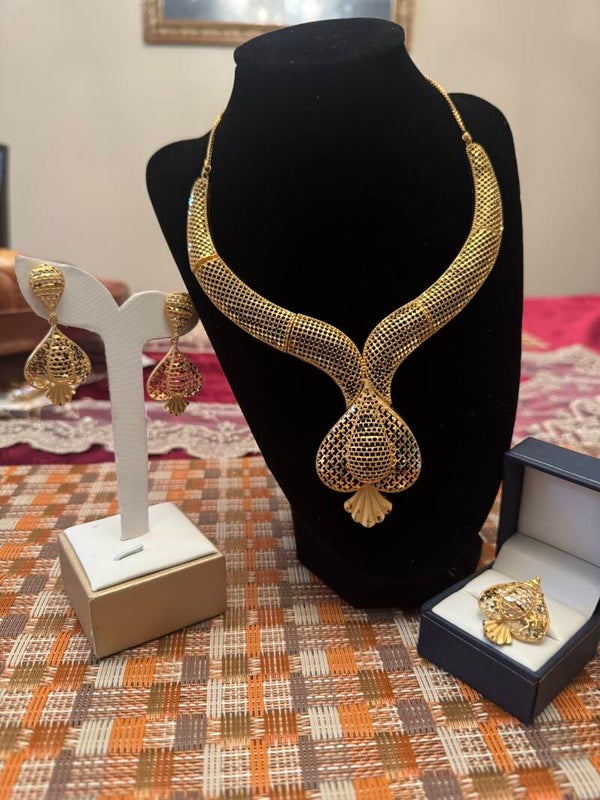 Beautiful Gold Tone Large Necklace, Ring, and Earrings with Elegant Mesh like Designs