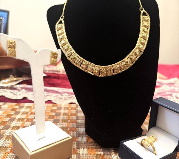 Beautiful Gold Tone Necklace, Ring, and Earrings with Square Shape Design and Links around Edge
