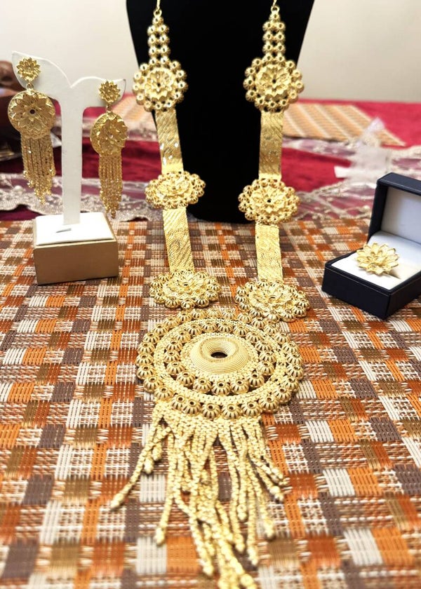 Beautiful Gold Tone Necklace, Ring, and Dangly Earrings with Elegant Ranihaar like Design