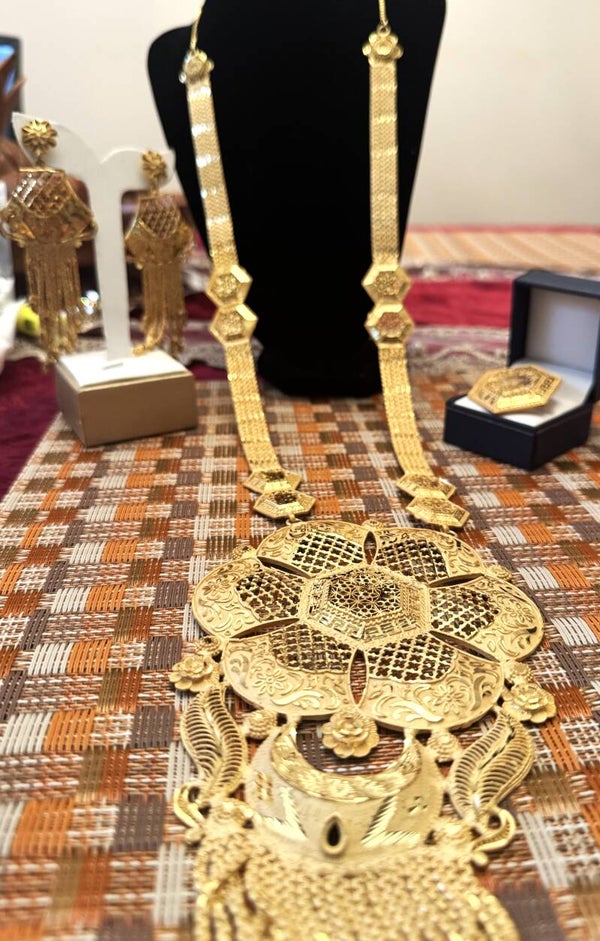 Beautiful Gold ToneLong Necklace, Ring, and Dangly Earrings with Elegant Rani Haar/Haram like Design