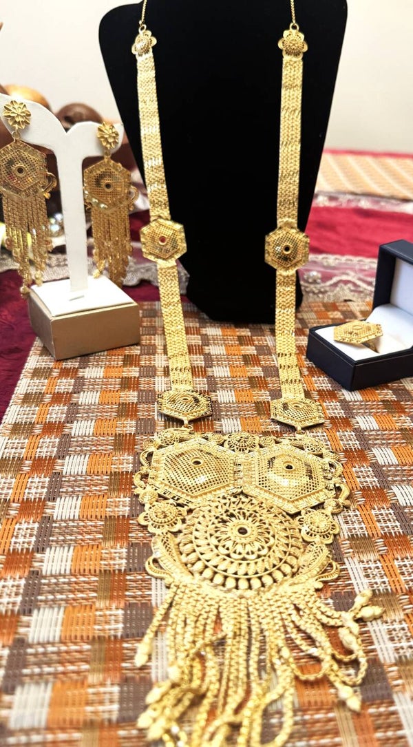 Beautiful Gold Tone Necklace, Ring, and Dangly Earrings with Elegant Rani Haar/Haram like Design
