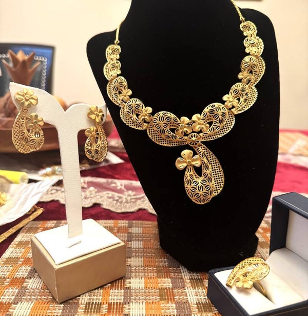 Beautiful Gold Tone Large Necklace, Ring, and Earrings with Elegant Design and Flower