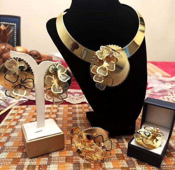 Beautiful Gold Tone Thick Choker Necklace, Bracelet, Ring and Earrings with Bulk Flower Design and Coloful Stones