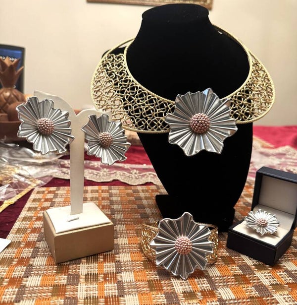 Beautiful Gold Choker Necklace, Bracelet, Ring and Earrings with Flower Design with Silve/Rose  Color