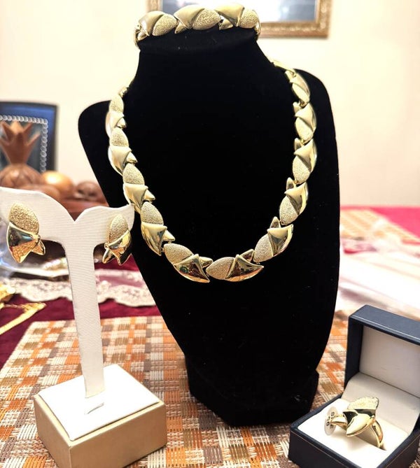 Beautiful Women Gold Tone Necklace, Bracelet, Ring and Earrings with Smooth Gold and Sandy Design