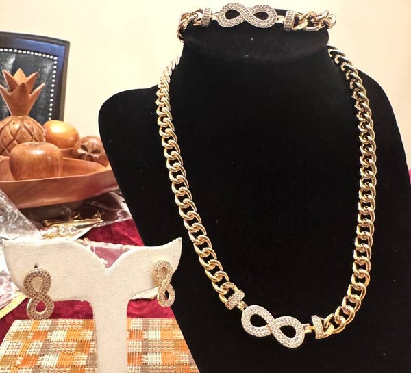 Beautiful Women Gold Tone Thick Chain Necklace, Bracelet and Earrings. Elegent  Infinity Shape Design With CZ Stones