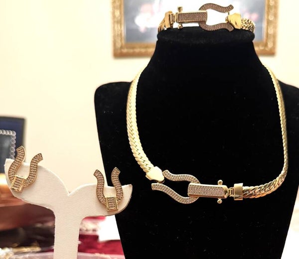 Beautiful Women Gold Tone Thick Chain Necklace, Bracelet and Earrings. Elegant Horse Shoe Shape Design With Clasp Covered in CZ Stones