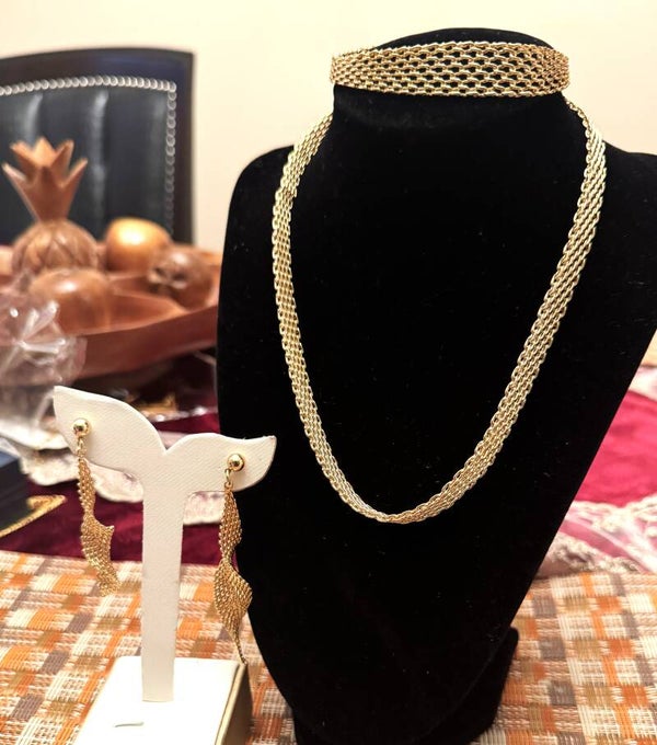 Beautiful Women Gold Tone Necklace, Bracelet and Earrings with Chain Links Combined Design