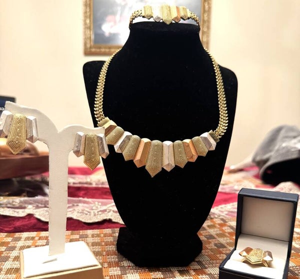 Beautiful Women Gold/Silver/Rose Tone Necklace, Bracelet, Ring and Earrings with Geometric Pointed Design