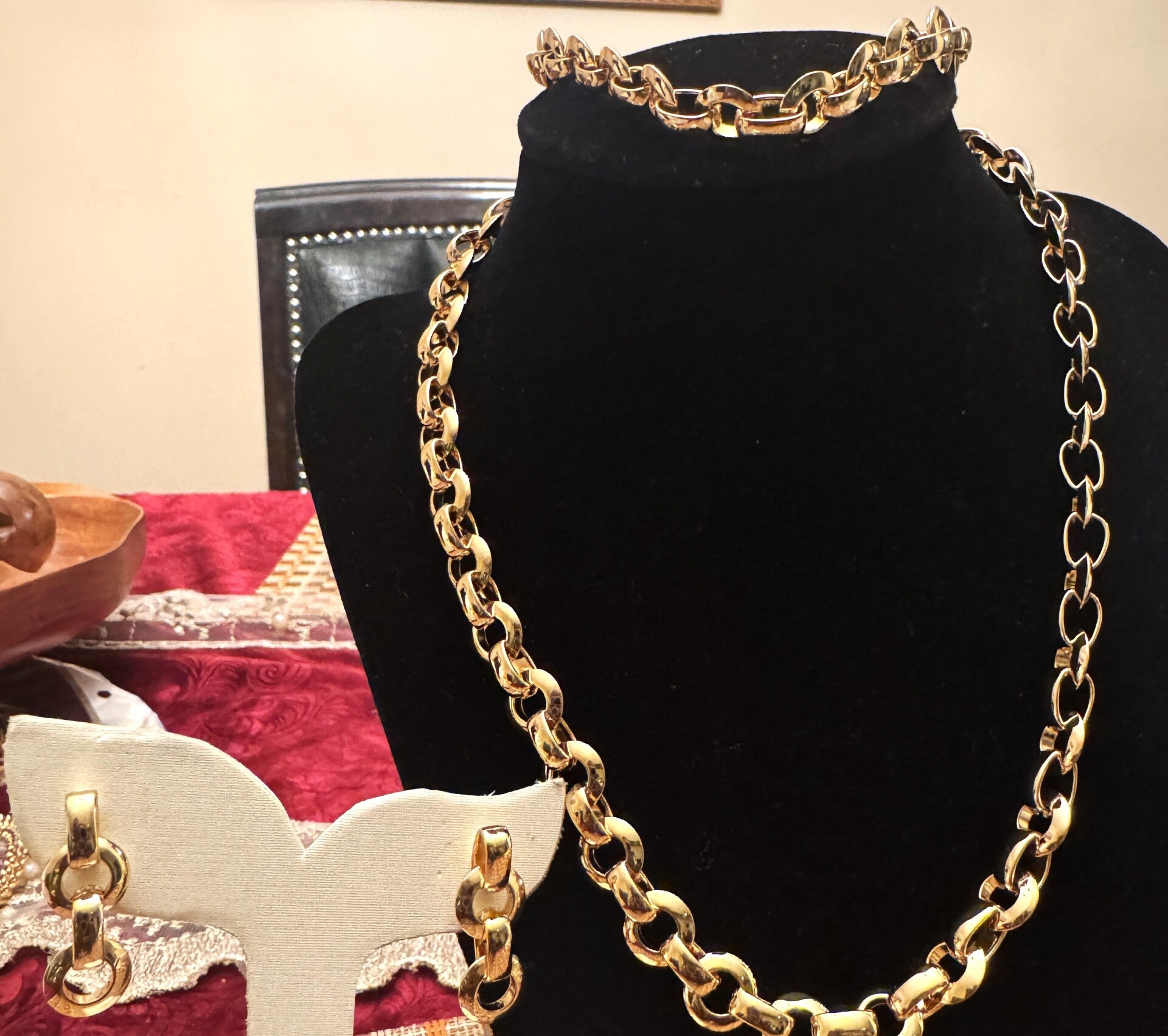 Beautiful Women Gold Tone Necklace, Bracelet and Earrings with Large Link Design