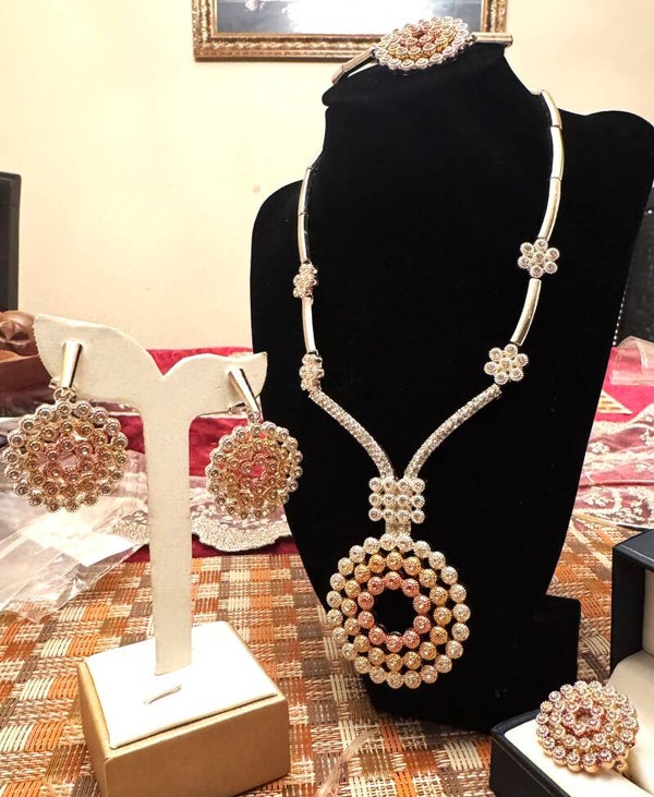 Beautiful Gold/Silver/Rose Color Necklace, Ring, Bracelet and Earrings Elegant Circle Style Design with Stones
