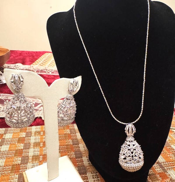 Beautiful Silver Tone Necklace and Earrings