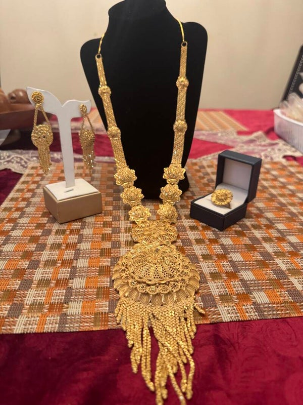 Beautiful Gold Tone Necklace, Ring and Earrings Dangling Chains With Cluster Designs and Dangling Chains