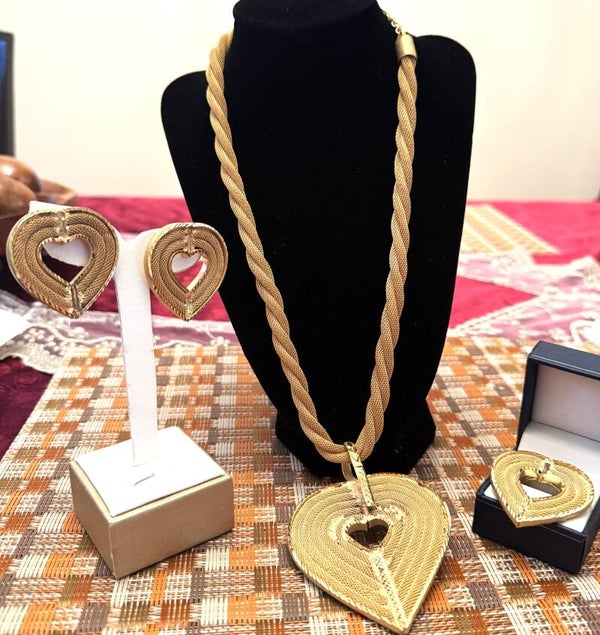 Beautiful Gold Tone Necklace and Earrings Heart Design and Thick Style Rope Chain