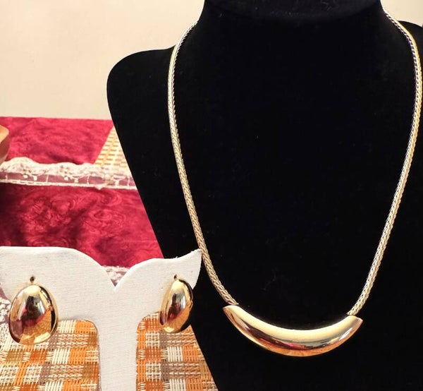 Beautiful Gold Tone Necklace and Earrings With Solid Bar