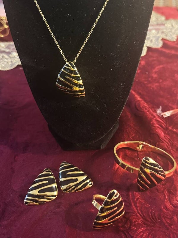 Women Jewelry Set.