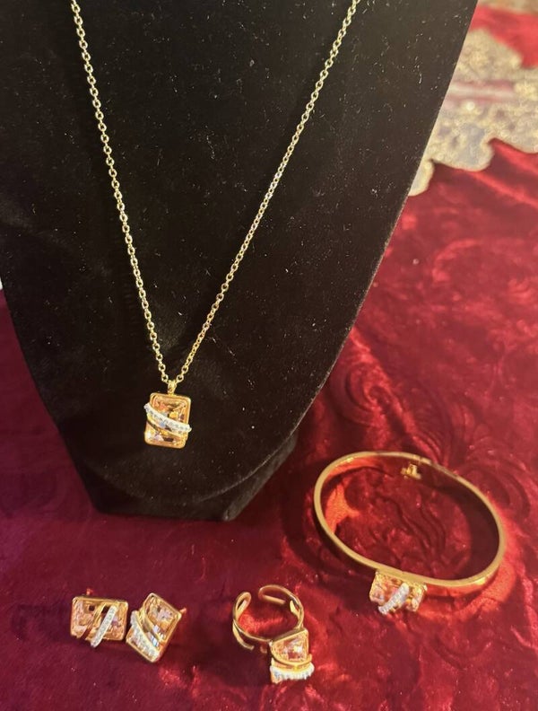 Women Jewelry Set.