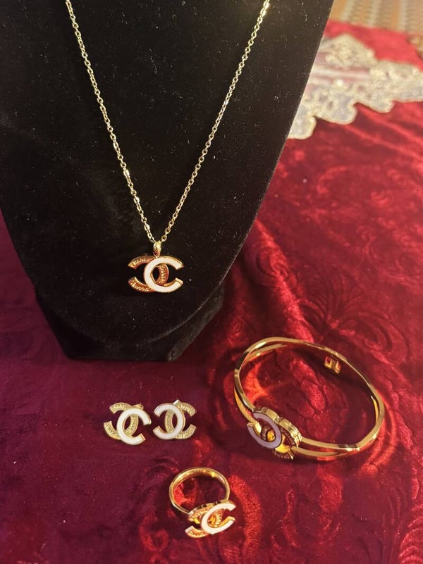 Women Jewelry Set.