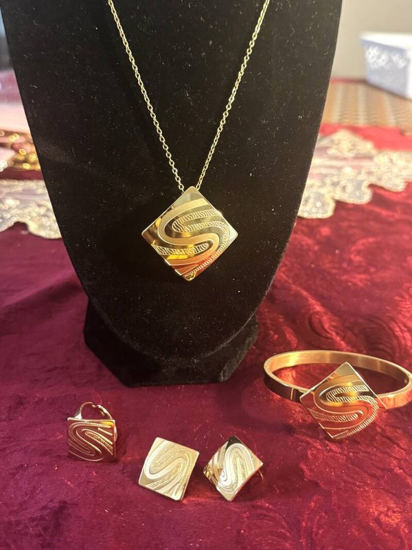Women Jewelry Set.