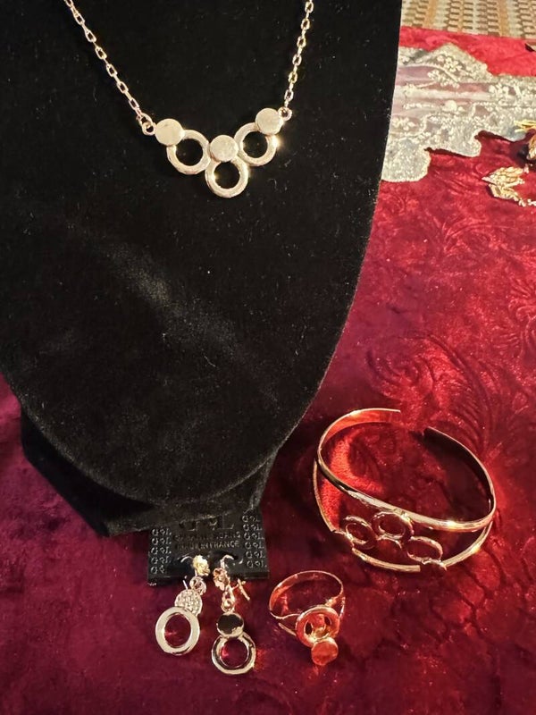 Women Jewelry Set.
