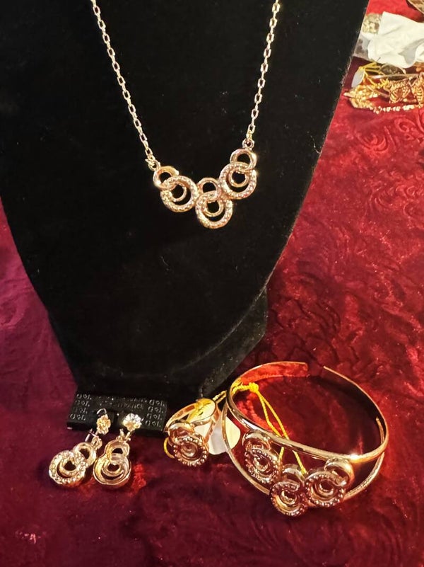 Women Jewelry Set.