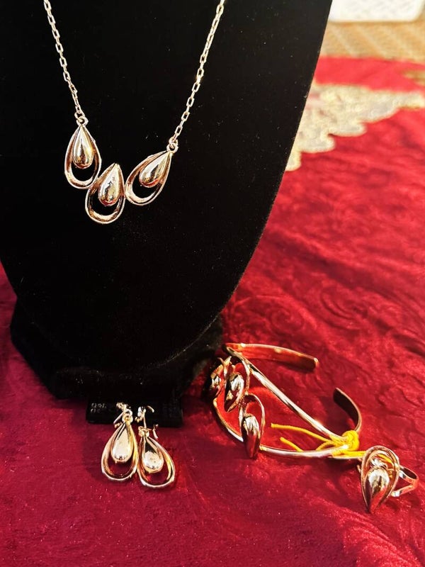 Women Jewelry Set.