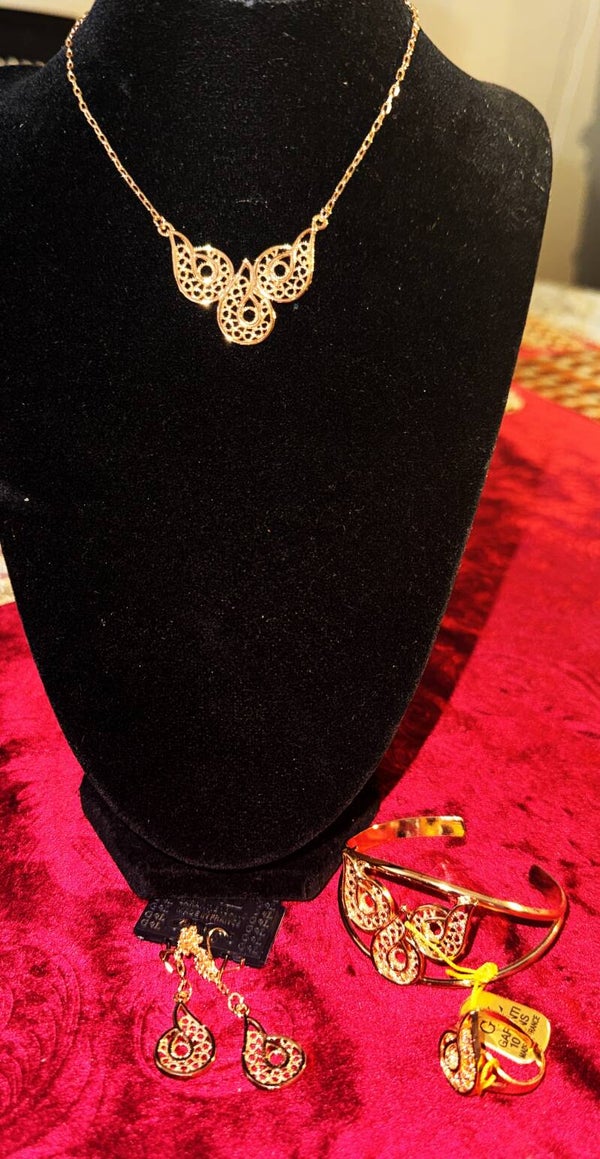 Women Jewelry Set.