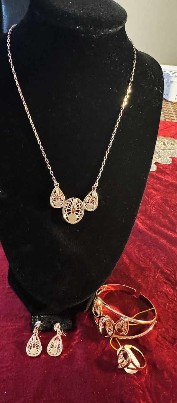 Women Jewelry Set.