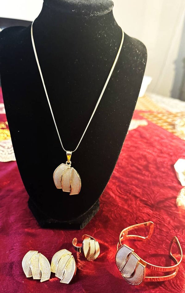 Women Jewelry Set.