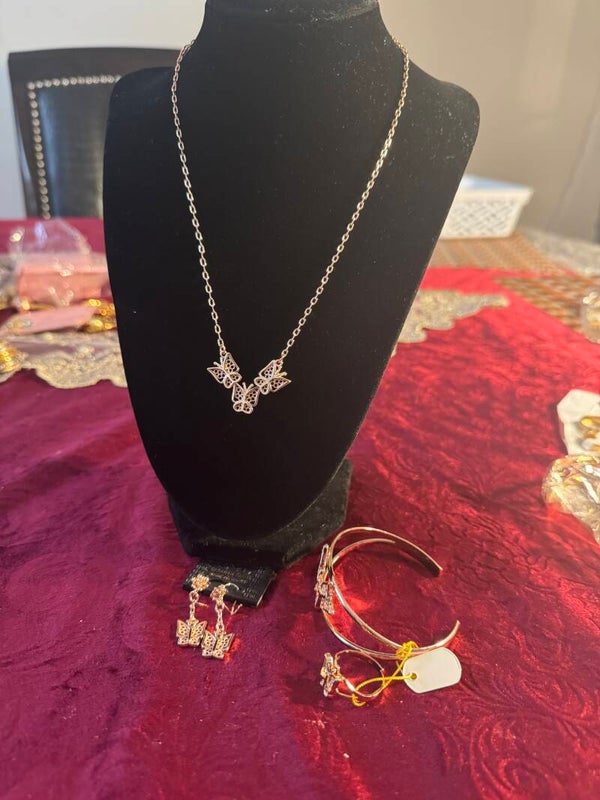 Women Jewelry Set.