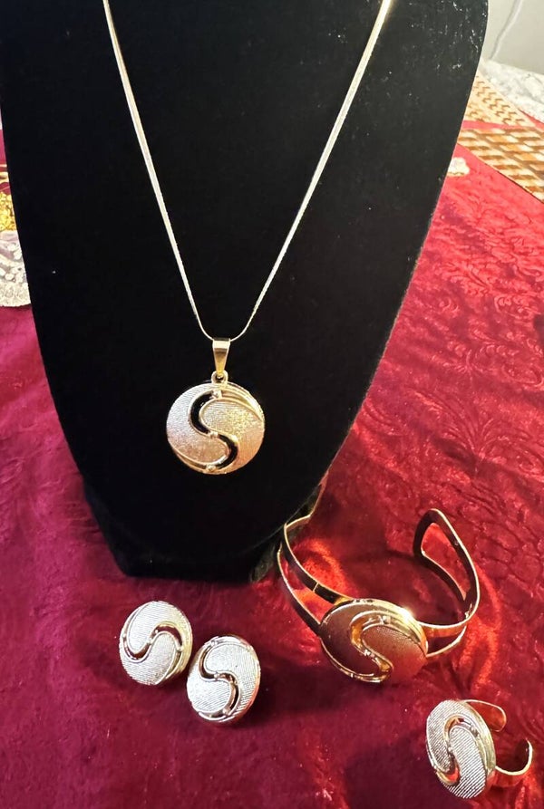 Women Jewelry Set.