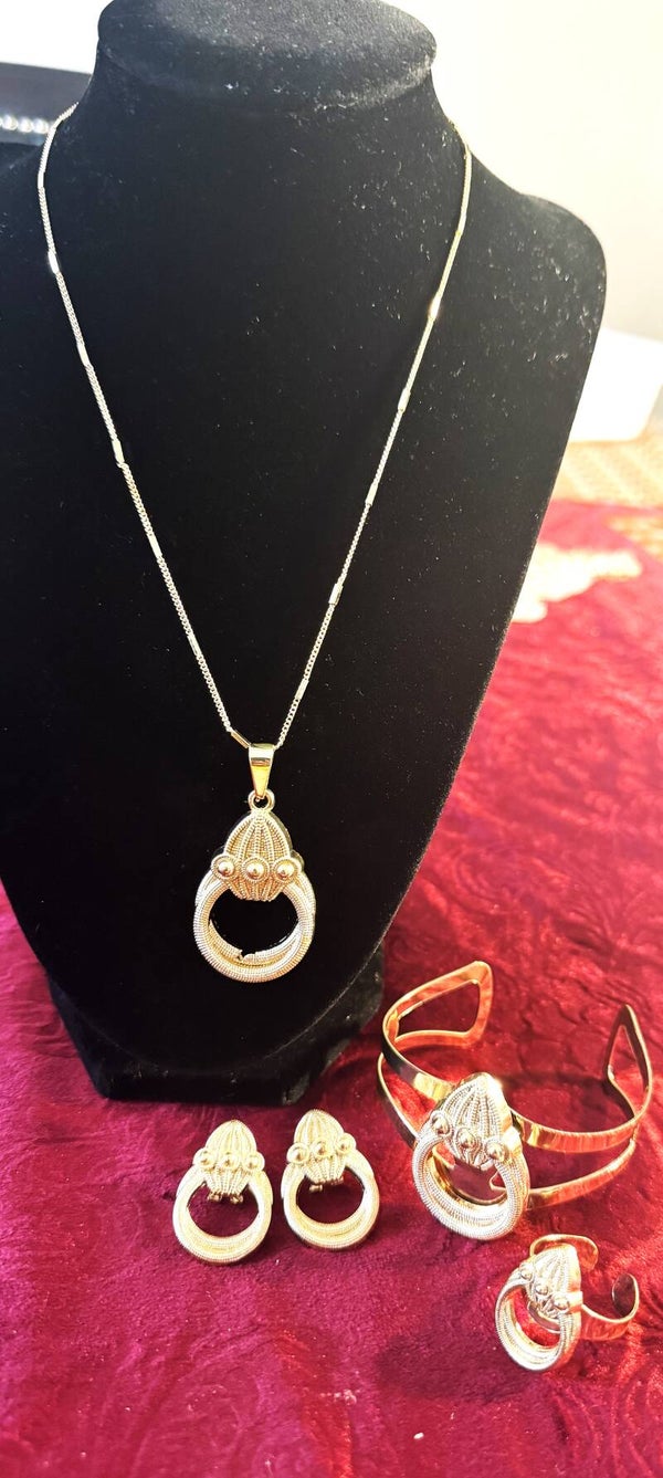 Women Jewelry Set.