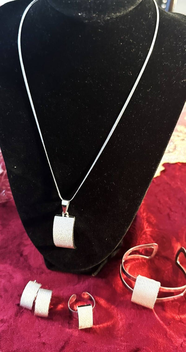 Women Jewelry Set.