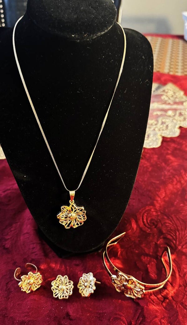 Women Jewelry Set.