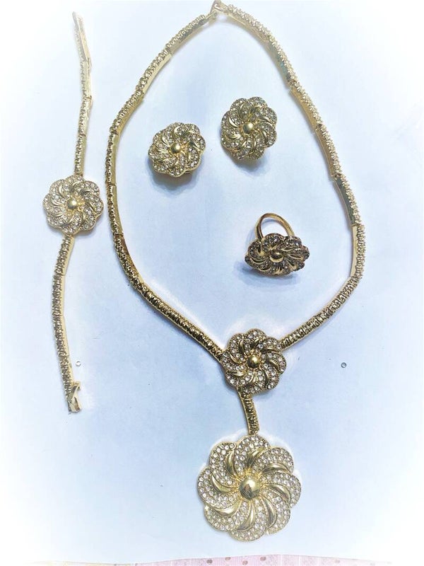 Women Beautiful Gold Tone Beautiful Flower Design With CZ  in Center of Necklace with Earrings, Bracelet and Ring