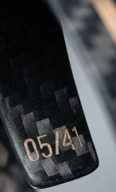 "Core Series" - Il seriale verniciato ad aerografo all'interno, firma l'unicità di ciascun esemplare della serie limitata. 