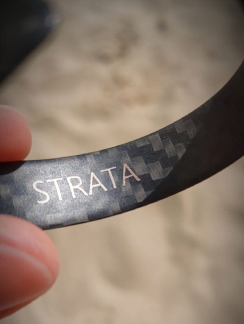 "Core Series" - Il logo STRATA posto al centro all'interno e verniciato ad aerografo.
