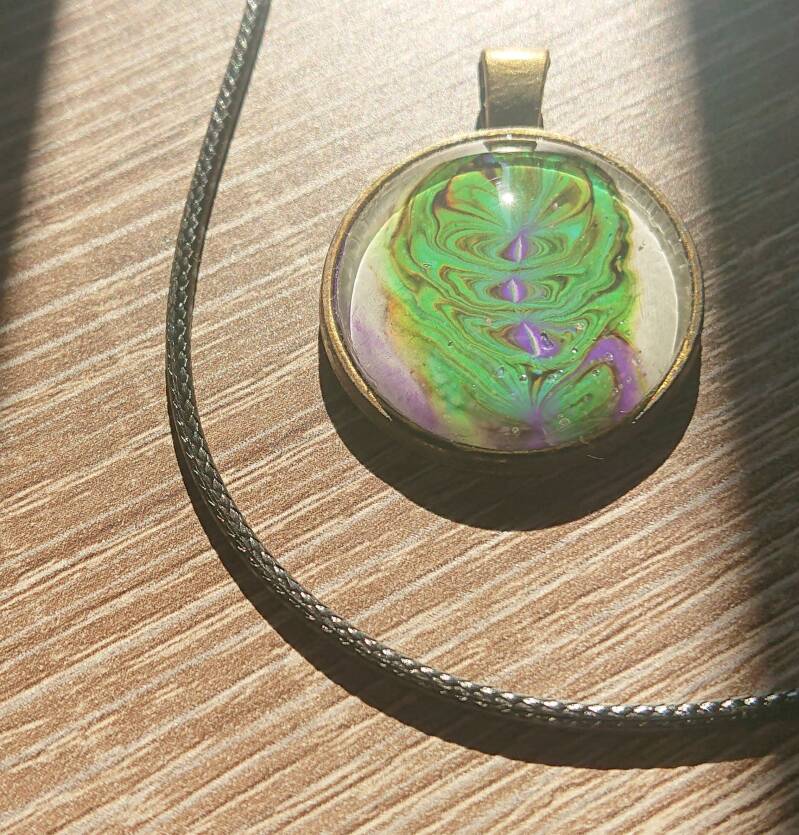 No waste kettingen, sieraden gemaakt met verf.